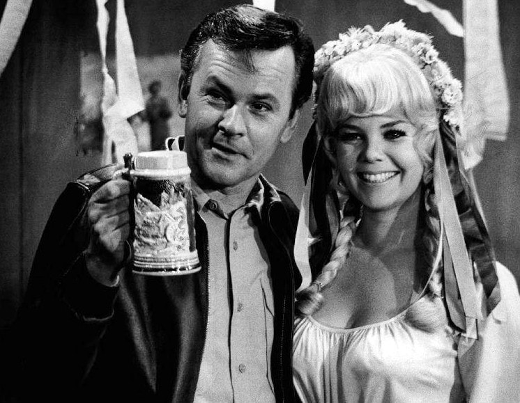 Bob Crane et Sigrid Valdis – Hogan’s Heroes 1969