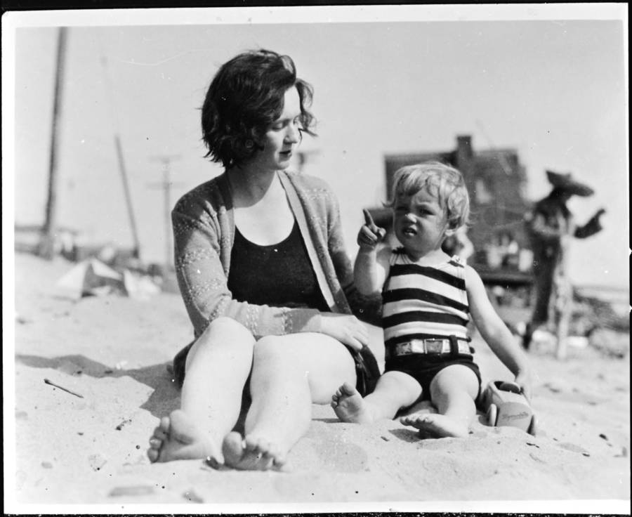 Norma Jane Mortensen et sa mère.
