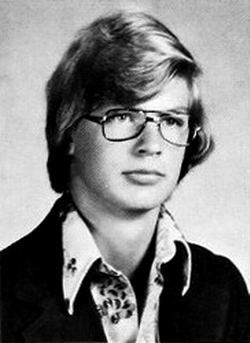 Jeffrey Dahmer sur une photo d'album du lycée de Revere.