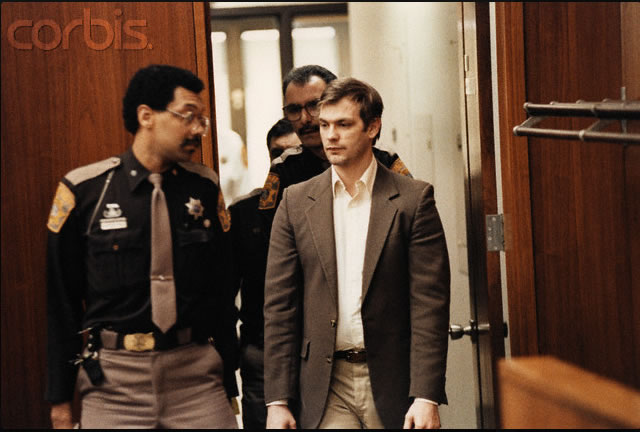 Jeffrey Lionel Dahmer, 31 ans, lors de sa première comparution publique, le 25 juillet 1991, trois jours après son arrestation.