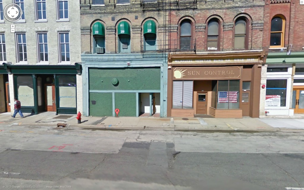 La façade du Club 219 en mai 2009. Le Club 219 est situé au 219 South 2nd Street à Walker's Point. Crédit photo : Google Street View.