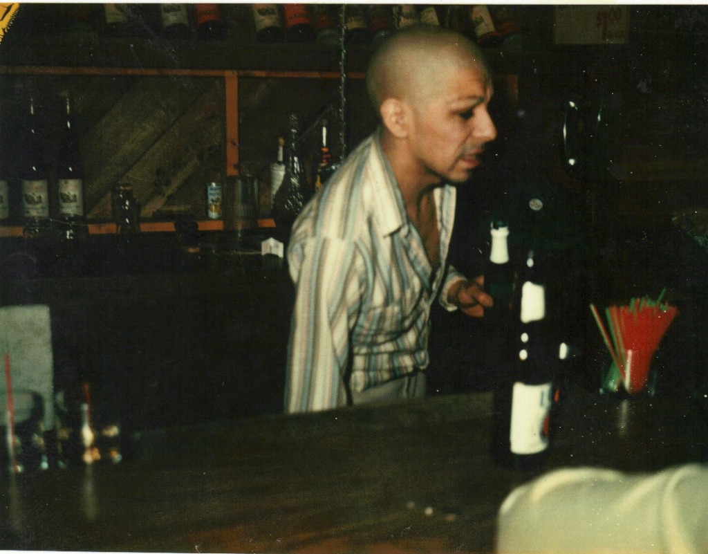 Michelle. Michelle était l'un des partenaires du Phoenix, il aimait travailler comme barman. Sur la photo prise au milieu des années 70, il apparaît chauve, résultat d'une nuit où il était ivre et s'est rasé la tête.
