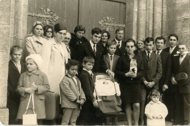La famille du tueur en série. Guy Georges est le troisième enfant debout, de gauche à droite. Photo : Parismatch.