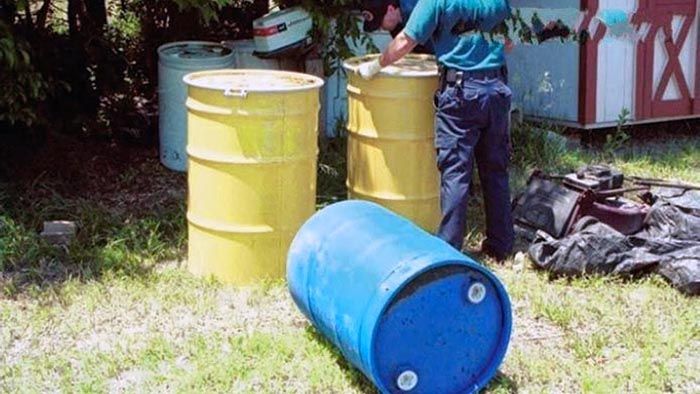 Sur ses terres agricoles du Kansas, les enquêteurs ont trouvé les corps d'Izabela Lewicka et de Suzette Trouten dans deux barils métalliques de 55 gallons.