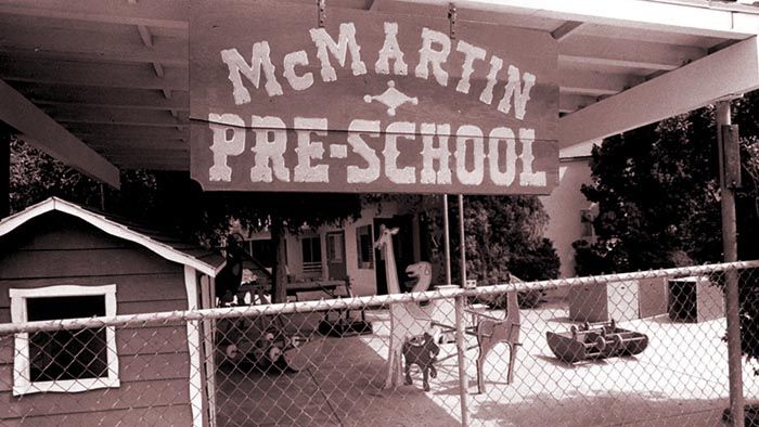 En 1984, la nouvelle que des centaines d'enfants avaient été maltraités à l'école maternelle Tte McMartin, en Californie, a semé la panique dans tout le pays.