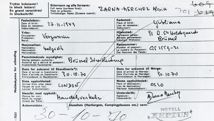 Un des formulaires d'enregistrement que la femme d'Isdal a rempli. Le nom, l'adresse et le numéro de passeport se sont révélés faux. | Photo de la police de Bergen