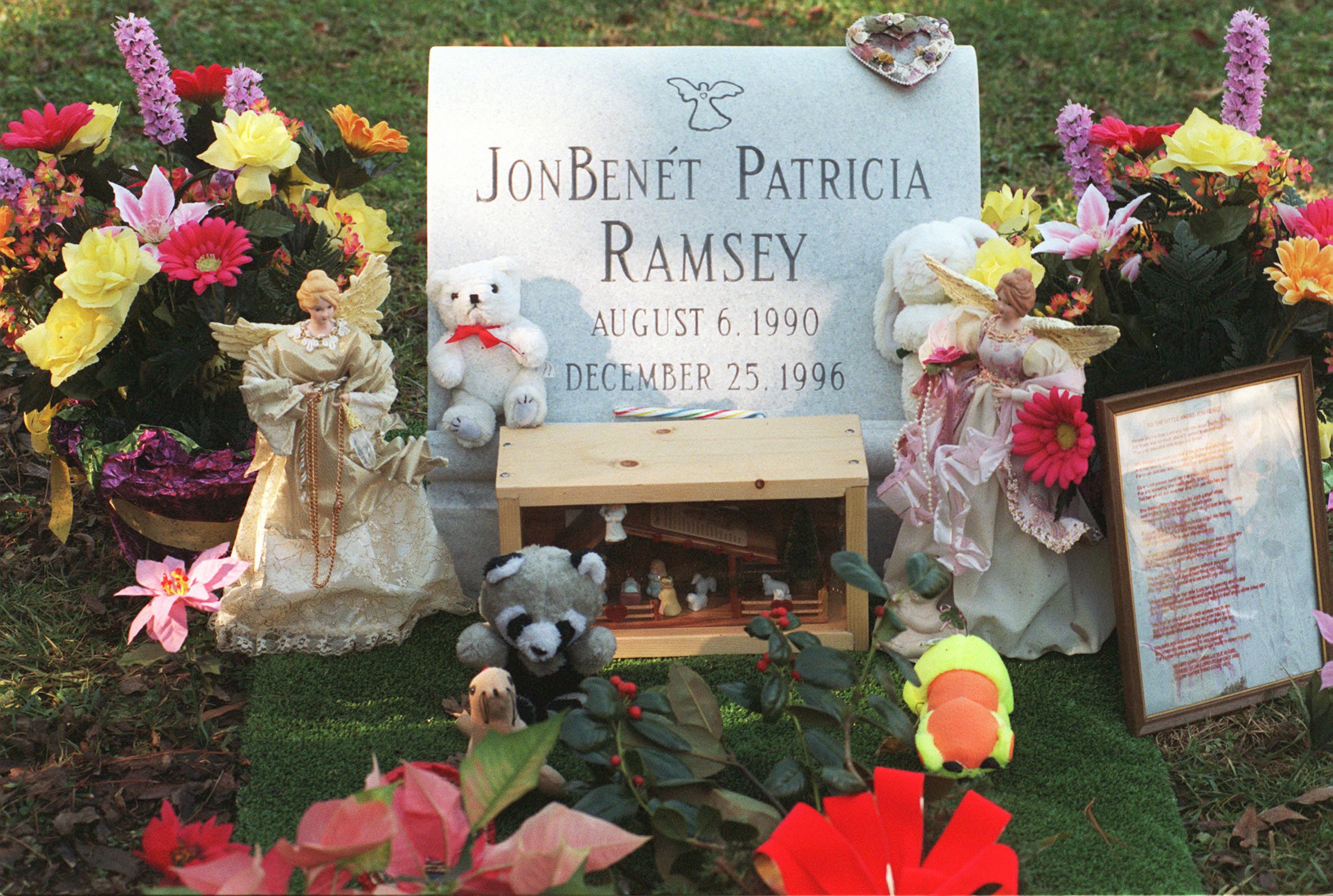 La tombe de JonBenet Ramsey, on ne sait toujours pas qui l'a assassinée.
