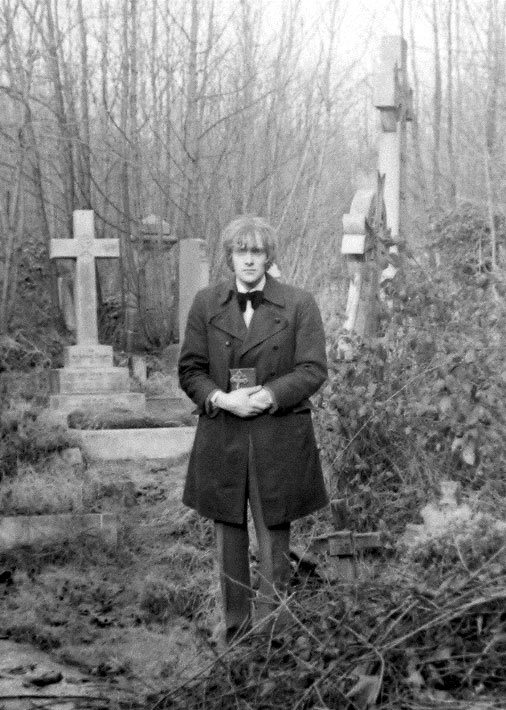 David Farrant au cimetière de Highgate (Photo de welcometonocturnia)