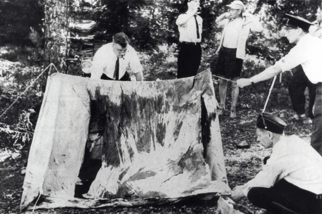 Le tueur de Lake Bodom a attaqué les victimes depuis l'extérieur de la tente. Image : Domaine public.