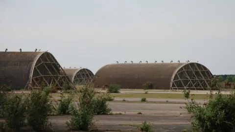 Hangars abandonnés de la RAF Woodbridge en 1993